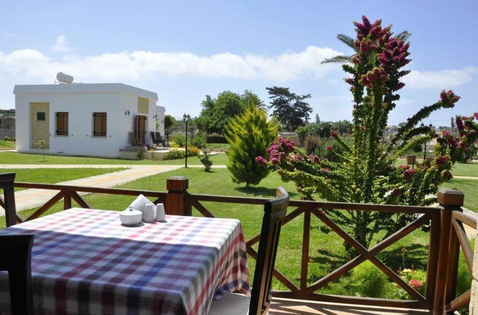 Villa Lembos Hotel Karpaz Rizokarpaso Luaran gambar